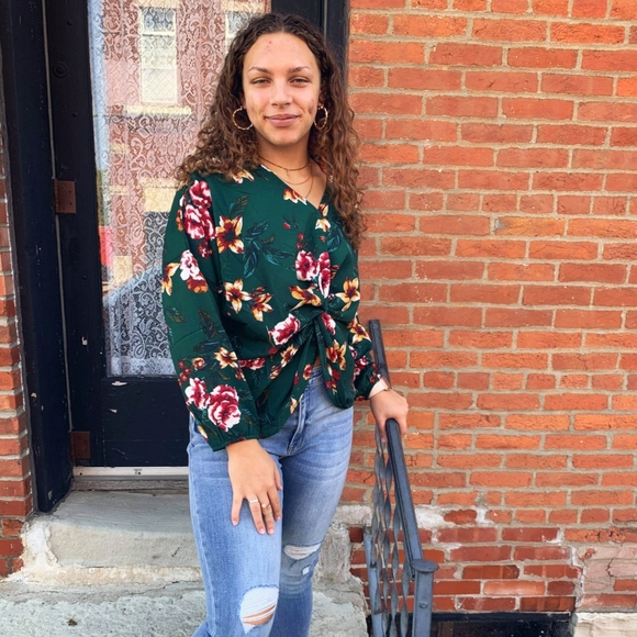 NWT Hunter Green Floral Twist Front Blouse - Picture 2 of 6